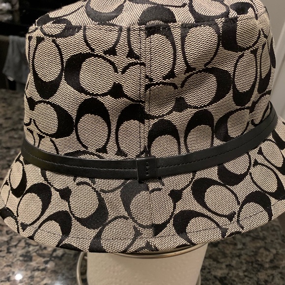 Signature couch hat - Picture 3 of 4